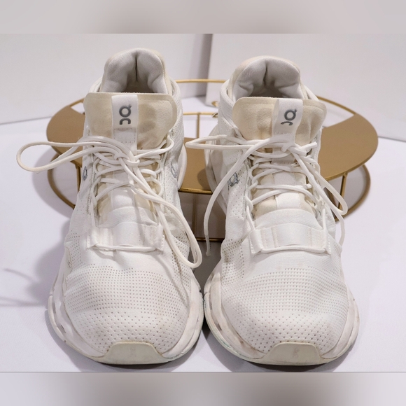 On Cloudnova - Picture 3 of 10